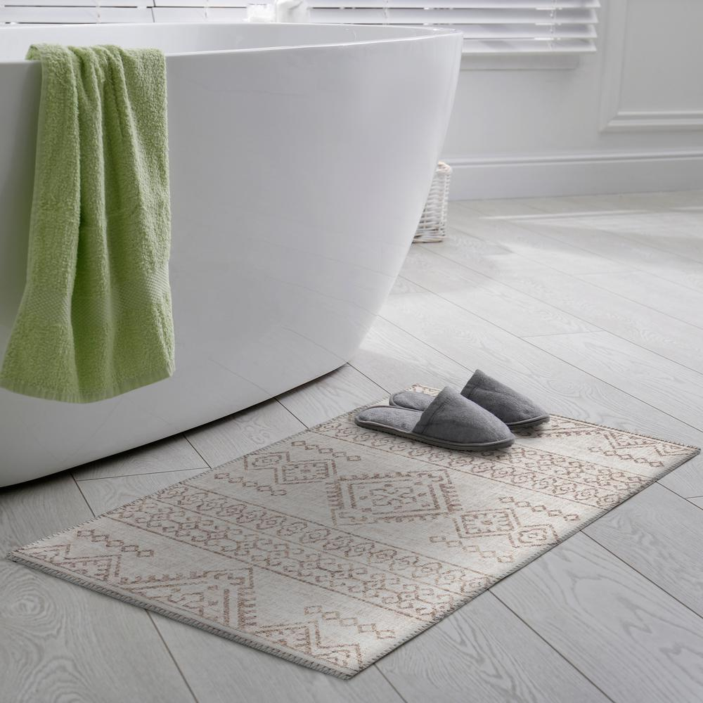 Yuma Taupe Transitional Southwest 1'8" x 2'6" Accent Rug Taupe AYU44