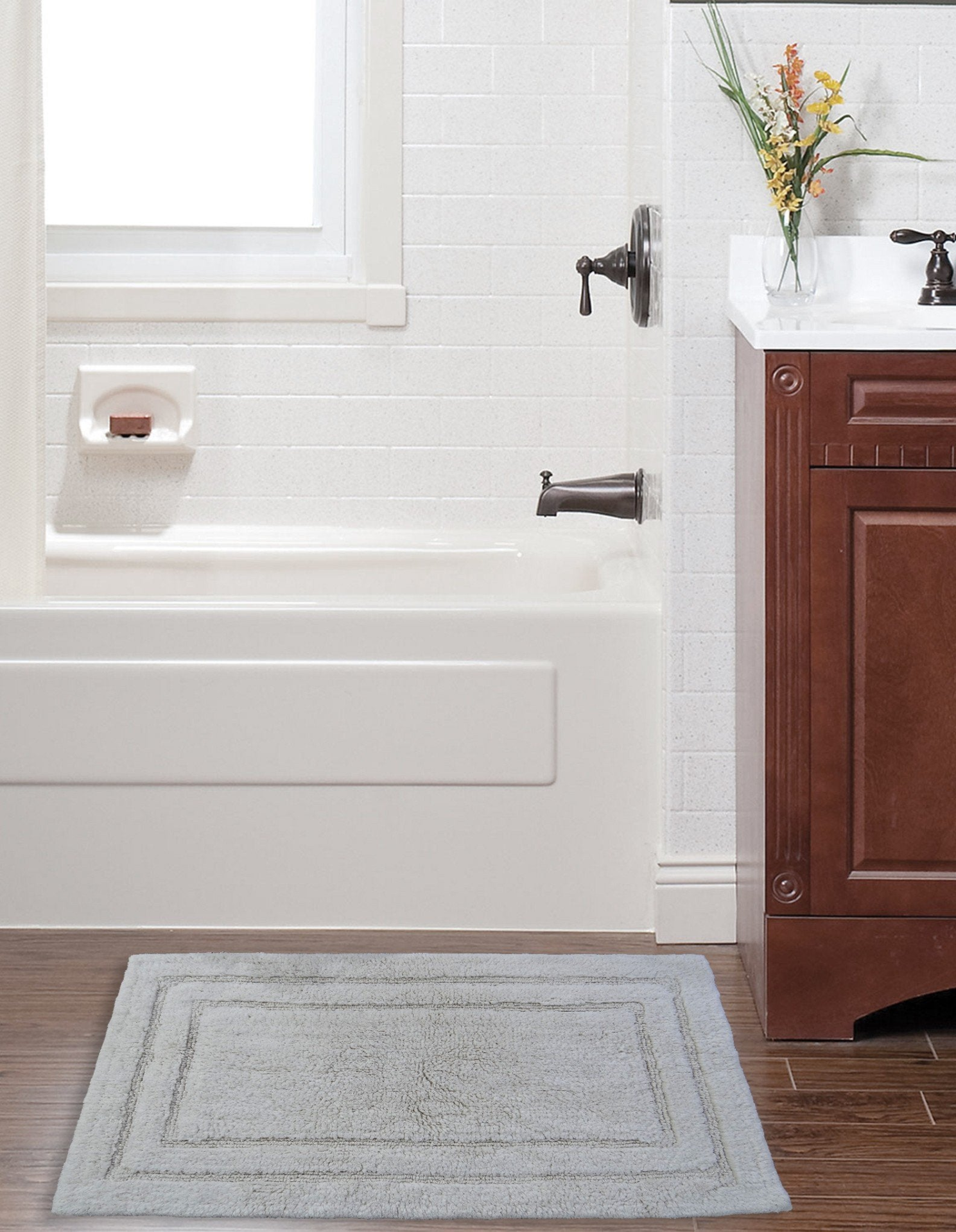 CHICOS HOME Ivory Color Plain Bath Rug 20" x 32"