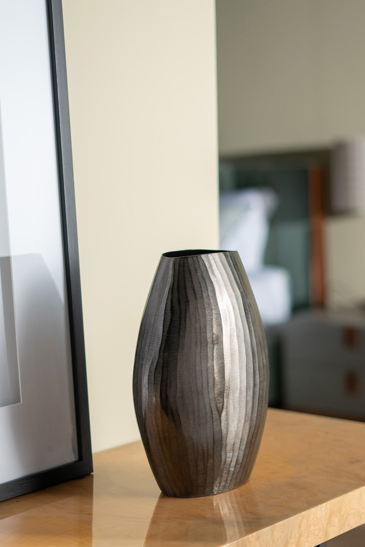9.5x5.5x12' Aluminum Layered Chisel Oval Vase