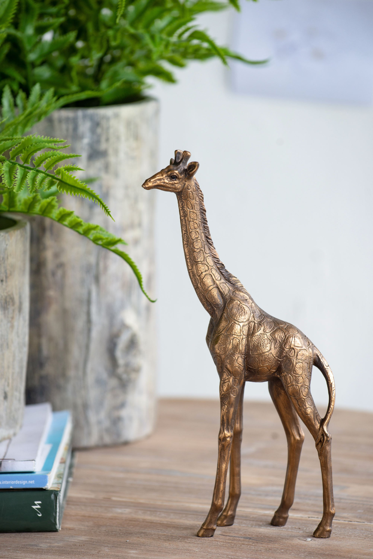 5.9x2.2x11.2' Giraffe Statuette, Animal Statue Décor
