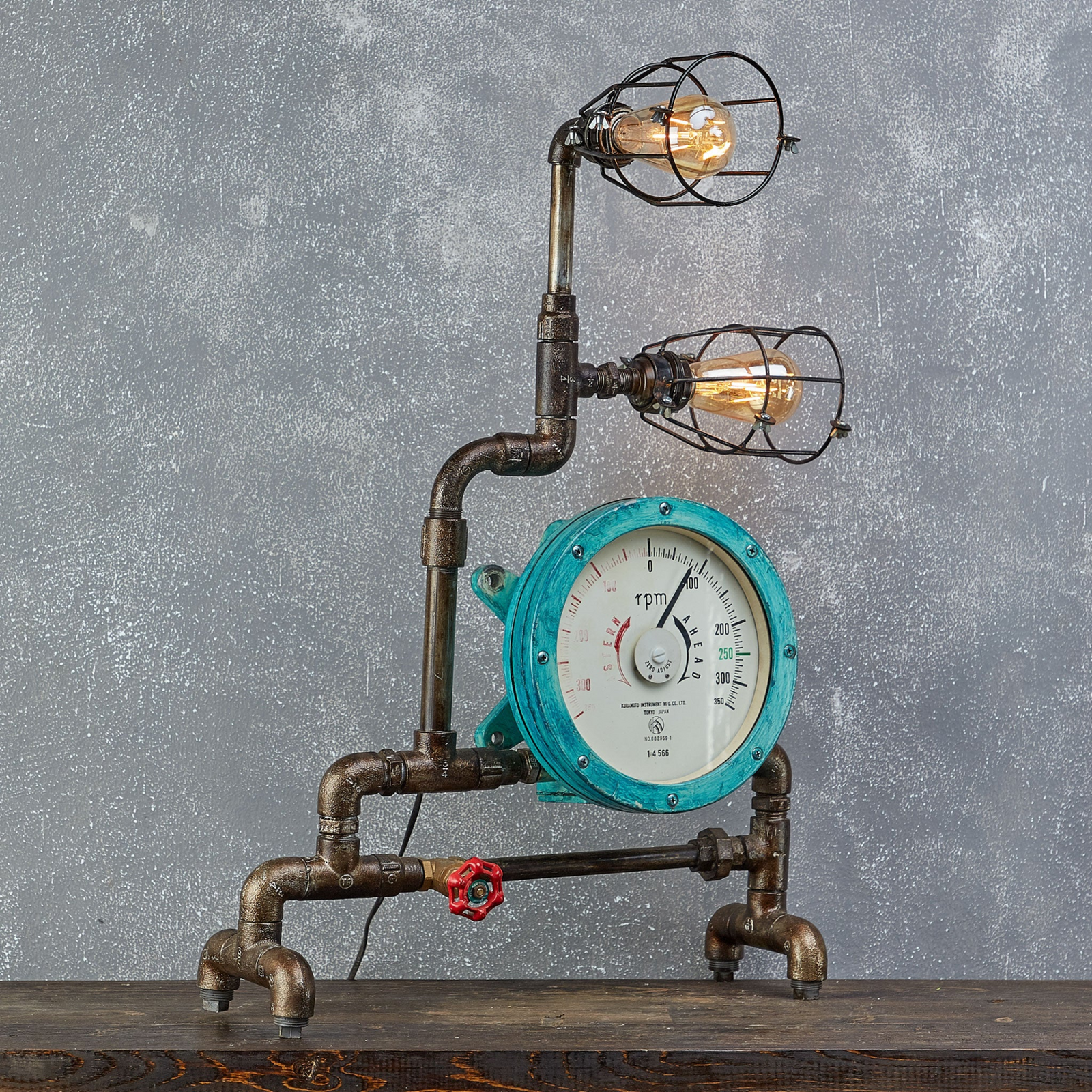 Big RPM Lamp – Industrial Elegance Meets Steam Punk Flair