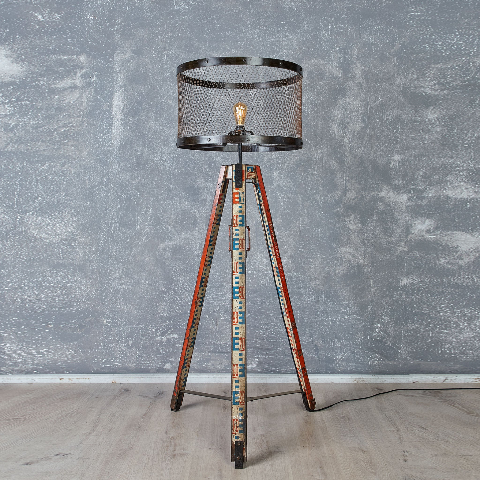 High Peilschaal Lamp – Nautical Elegance Meets Industrial Mastery