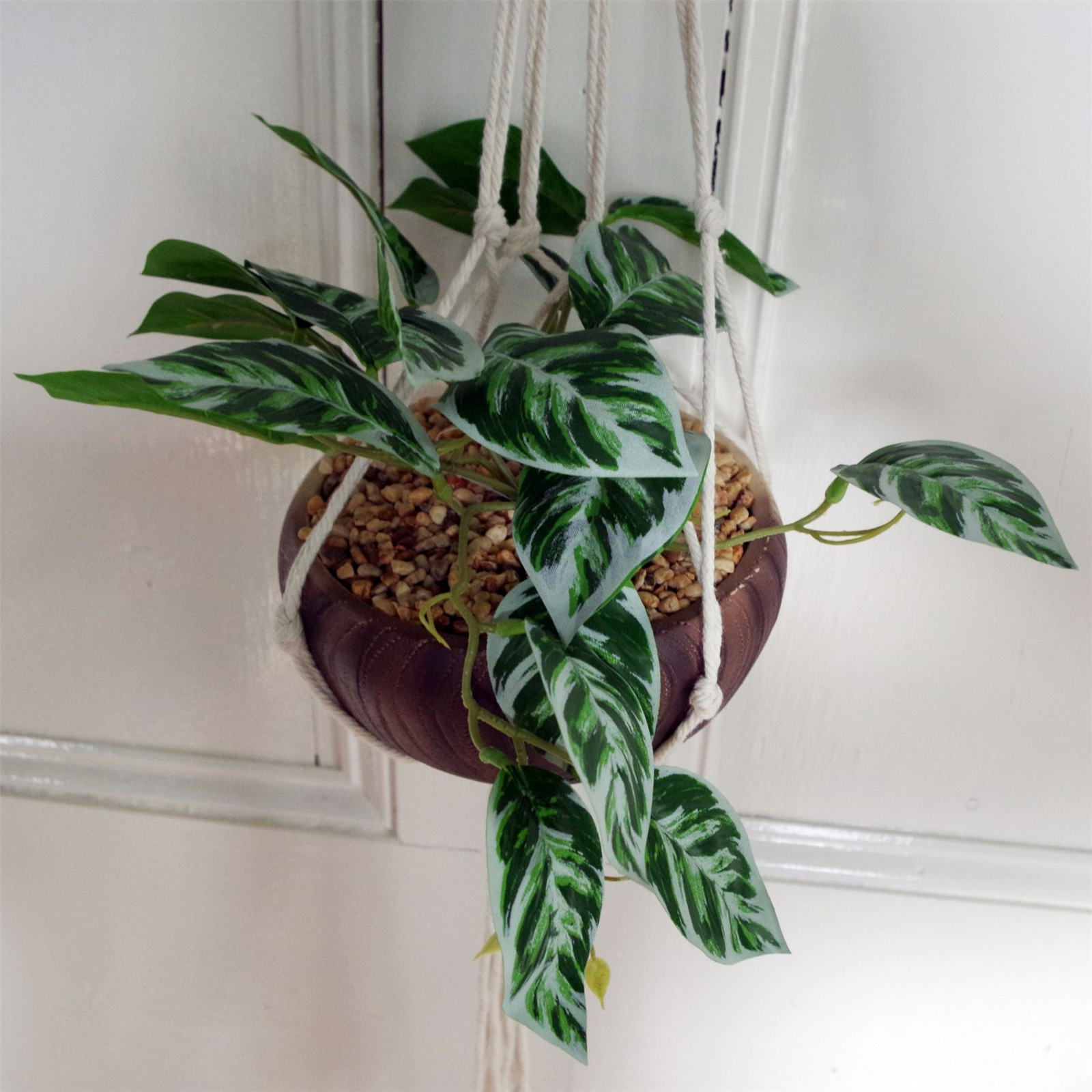 Botanik Realistic Hanging Artificial Pothos Plant with Ceramic Planter – Trailing Faux Greenery for Home or Office Déco