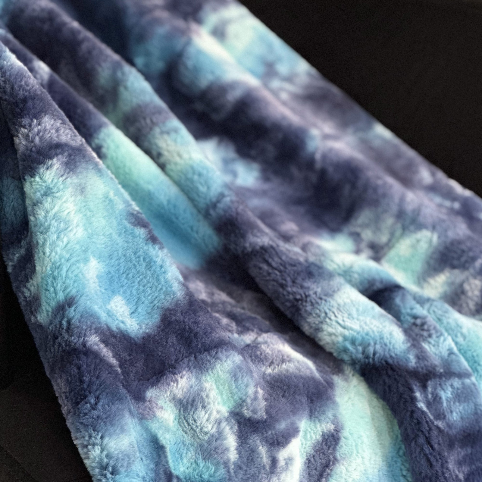 Plutus Blue Fureal Faux Fur Luxury Throw Blanket – Reversible Plush Accent