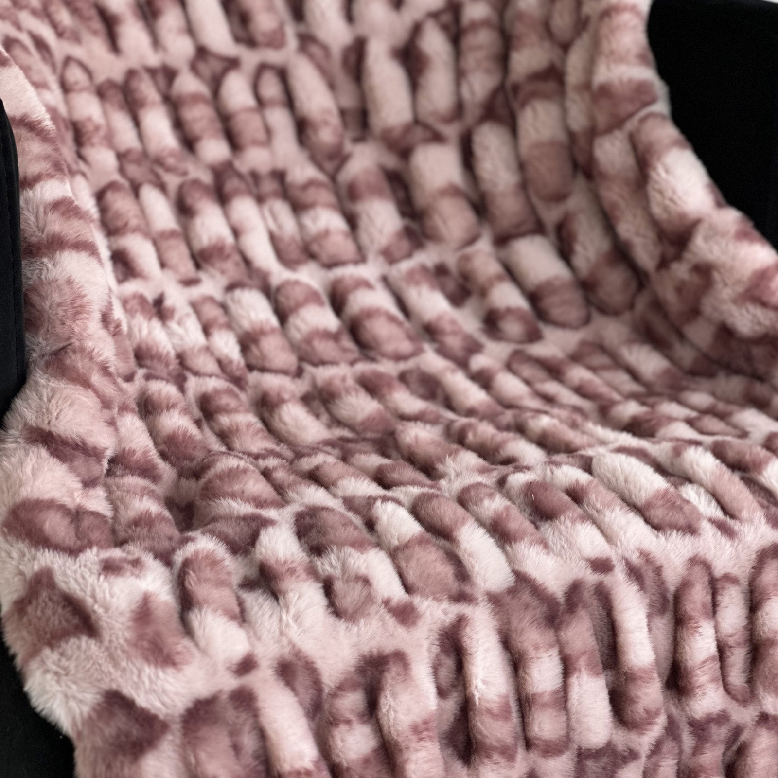Plutus Pink Leopard Faux Fur Luxury Throw Blanket – Reversible Plush Accent