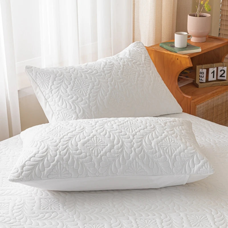 Waterproof Quilted Polyester Pillow Cover – 18.90 × 29.13 in (48 × 74 cm), 1 Piece