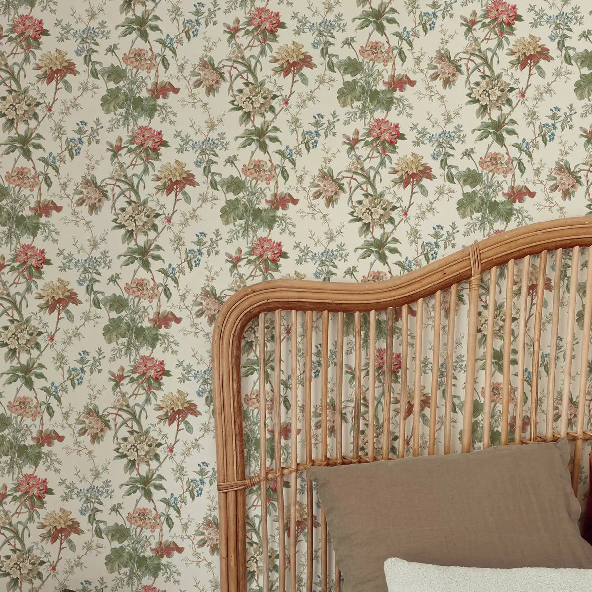 Vintage Green Leaf Small Floral Traditional & Peel-and-Stick Wallpaper – Waterproof and Mould-Resistant