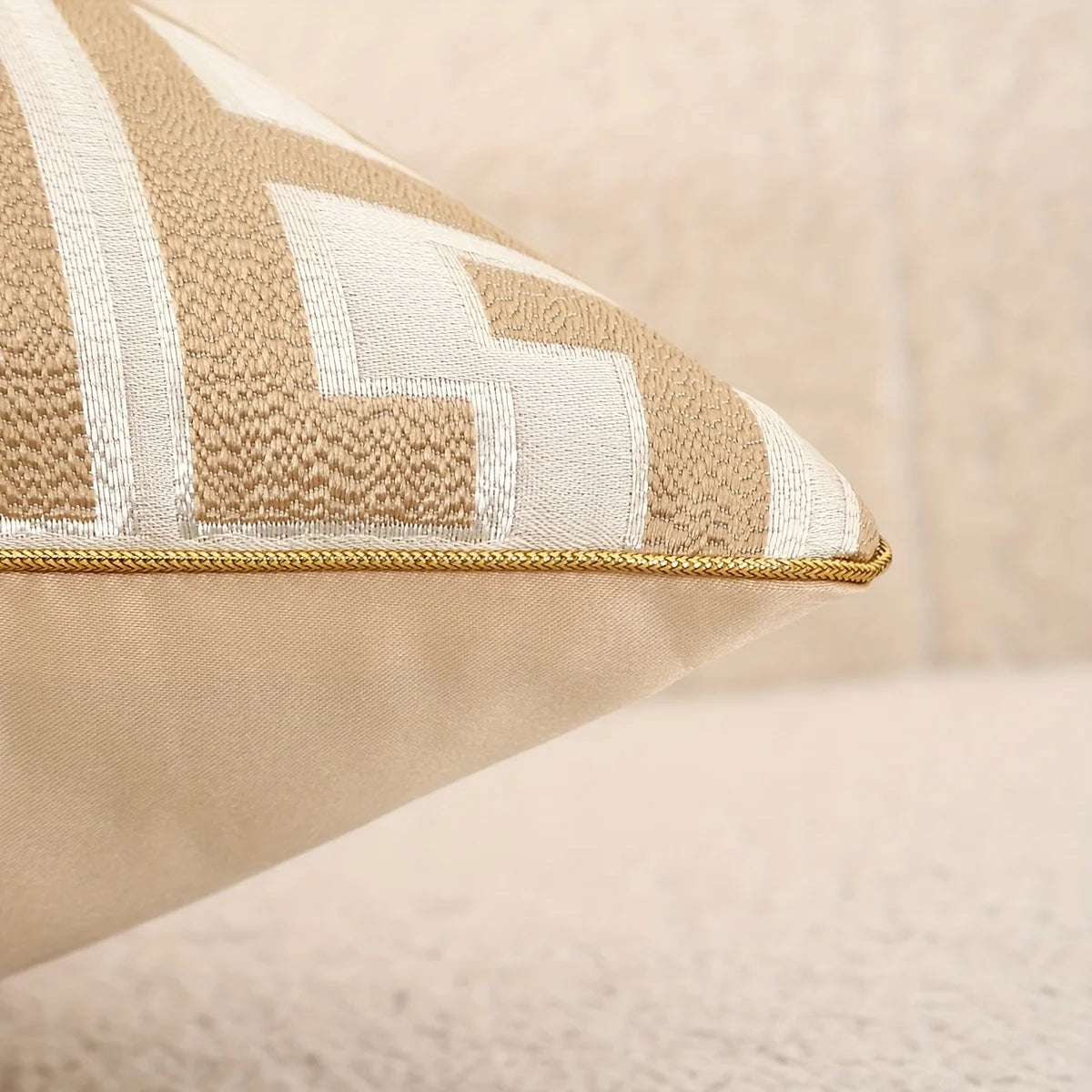 Geometric Jacquard Throw Pillow Cover with Hidden Zipper – 17.72 × 17.72 in (45 × 45 cm), Cover Only