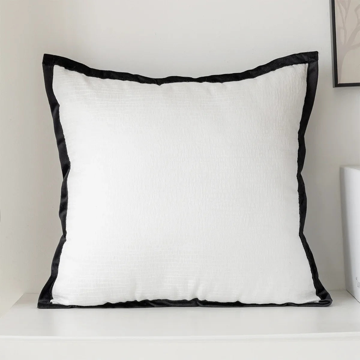 White Black-Border Polyester/Cotton Pillow Cover – 17.72 × 17.72 in (45 × 45 cm), 1 Piece