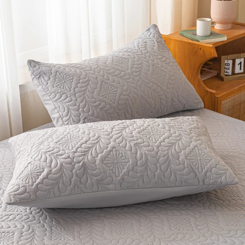 Waterproof Quilted Polyester Pillow Cover – 18.90 × 29.13 in (48 × 74 cm), 1 Piece