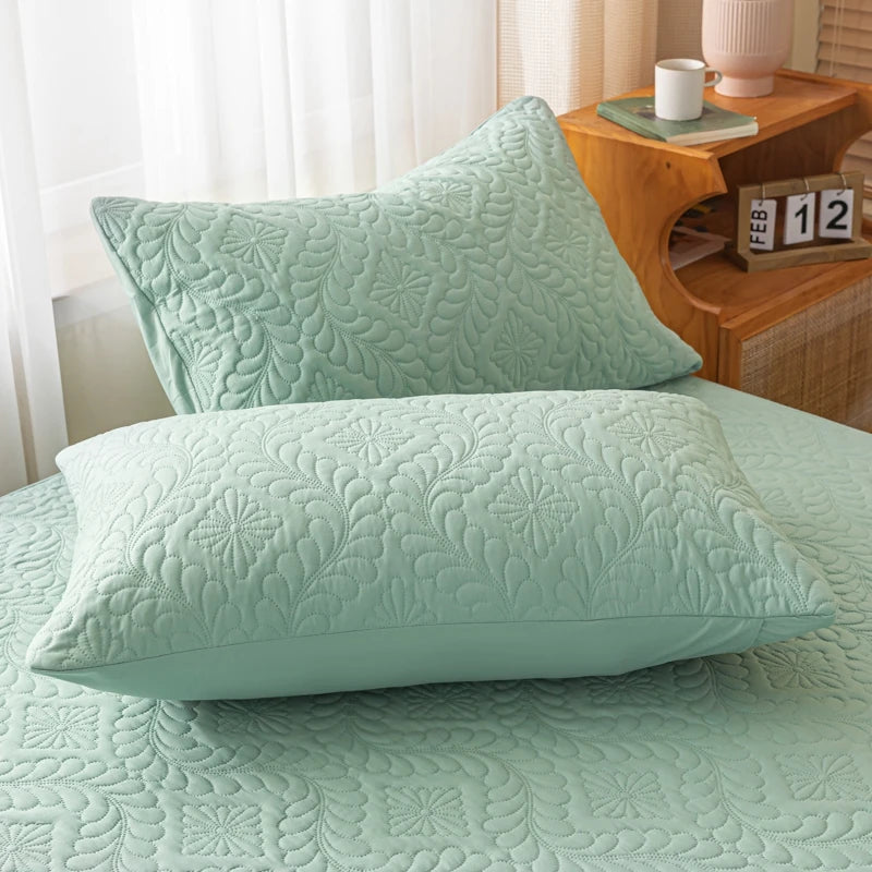 Waterproof Quilted Polyester Pillow Cover – 18.90 × 29.13 in (48 × 74 cm), 1 Piece