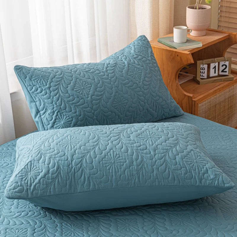 Waterproof Quilted Polyester Pillow Cover – 18.90 × 29.13 in (48 × 74 cm), 1 Piece