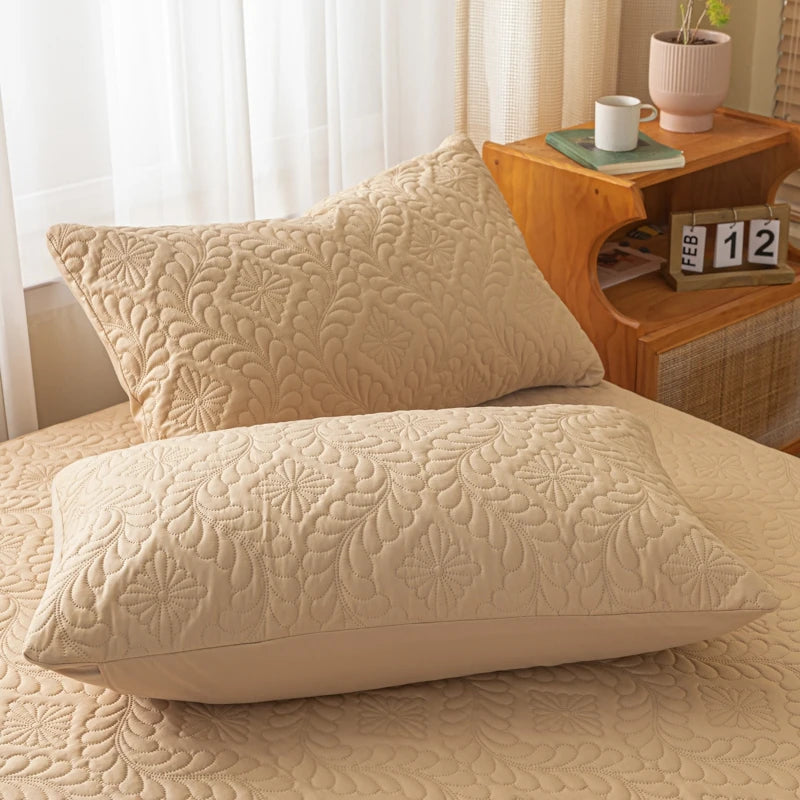 Waterproof Quilted Polyester Pillow Cover – 18.90 × 29.13 in (48 × 74 cm), 1 Piece
