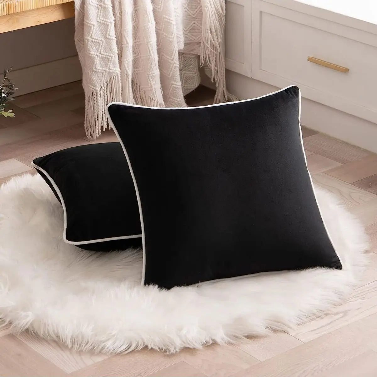 Black Velvet Pillow Cover with White Piping – Polyester/Cotton, 1 Piece, 15.75–23.62 in Square or 11.81 × 19.69 in Lumbar (40–60 cm or 30 × 50 cm)