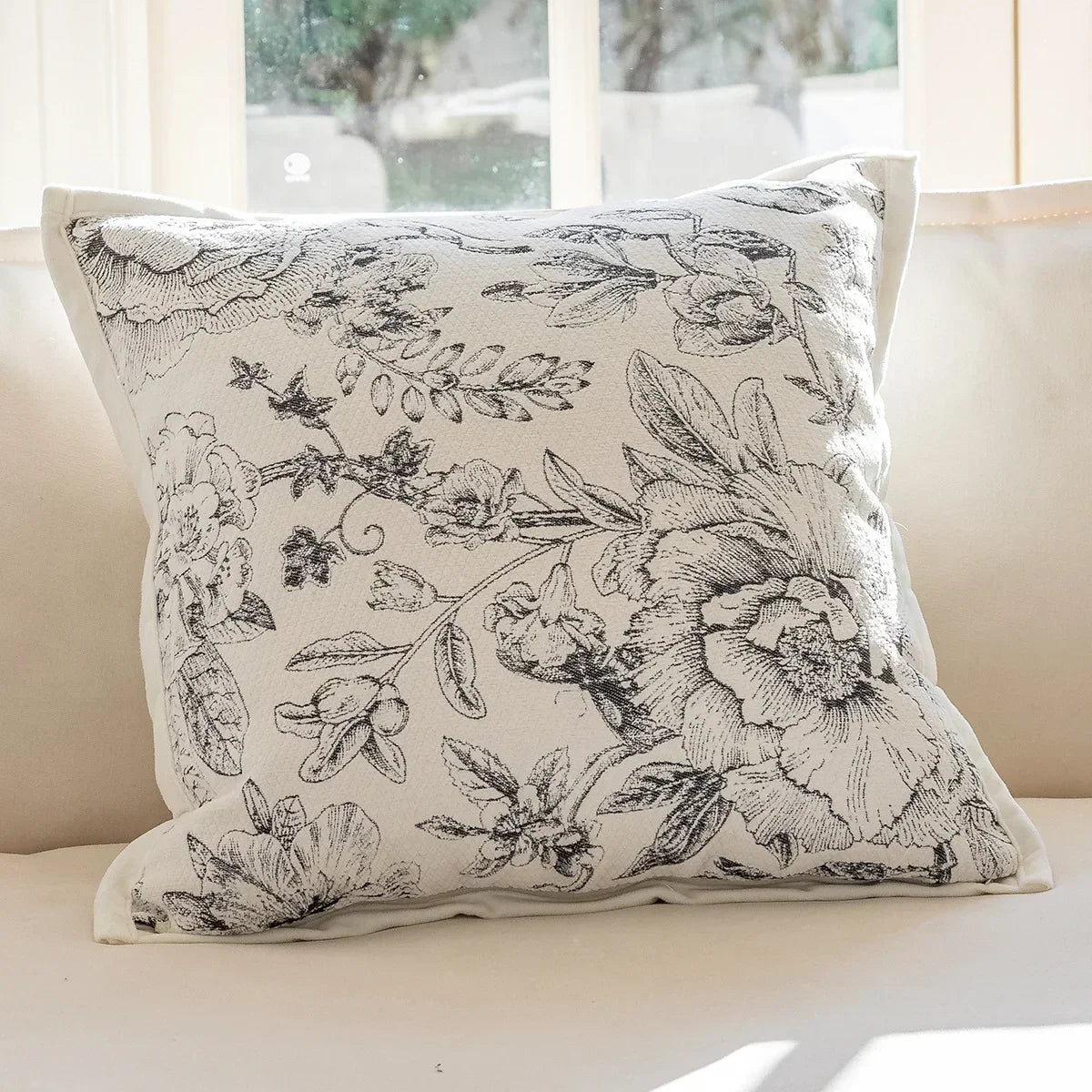Monochrome Floral Polyester/Cotton Pillow Cover – 17.72 × 17.72 in (45 × 45 cm), 1 Piece