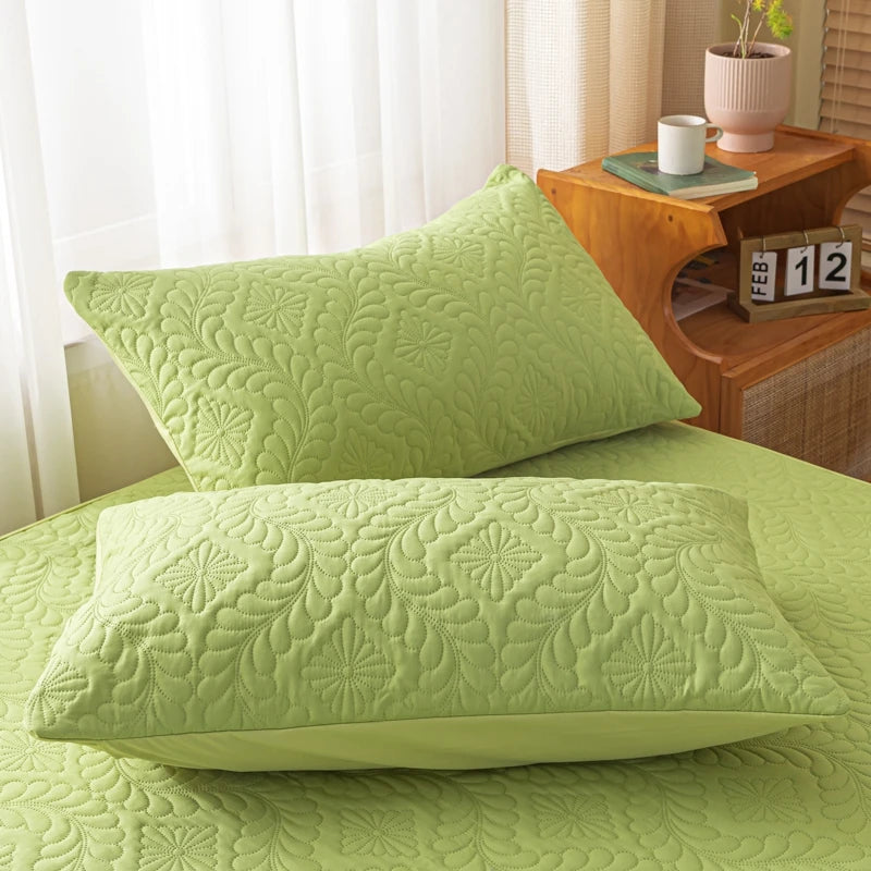 Waterproof Quilted Polyester Pillow Cover – 18.90 × 29.13 in (48 × 74 cm), 1 Piece