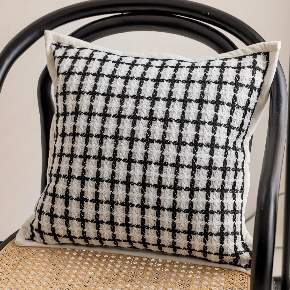 Black-and-White Windowpane Check Polyester/Cotton Pillow Cover – 17.72 × 17.72 in (45 × 45 cm), 1 Piece