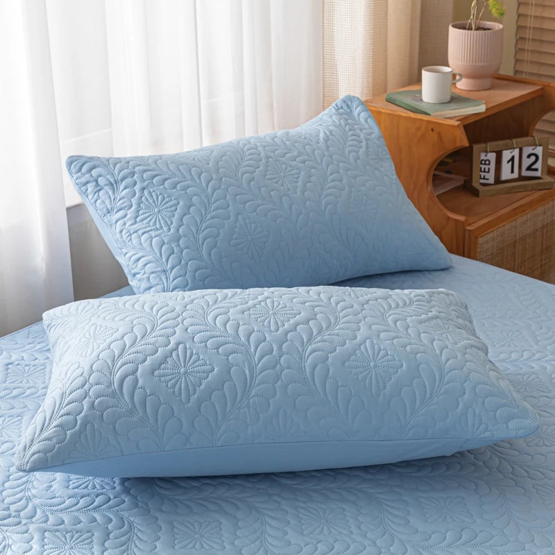 Waterproof Quilted Polyester Pillow Cover – 18.90 × 29.13 in (48 × 74 cm), 1 Piece