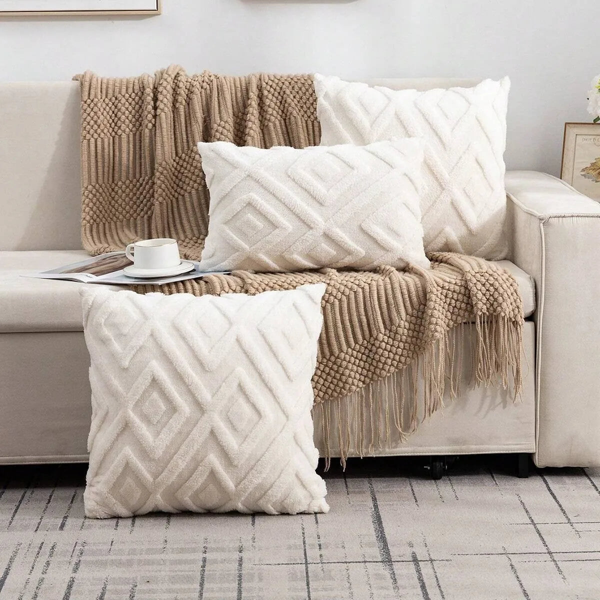 *White Diamond Faux Fur Polyester/Cotton Pillow with Insert – 15.75, 17.72 or 19.69 in Square / 11.81 × 19.69 in Lumbar (40–50 cm Square / 30 × 50 cm), 1 Piece
