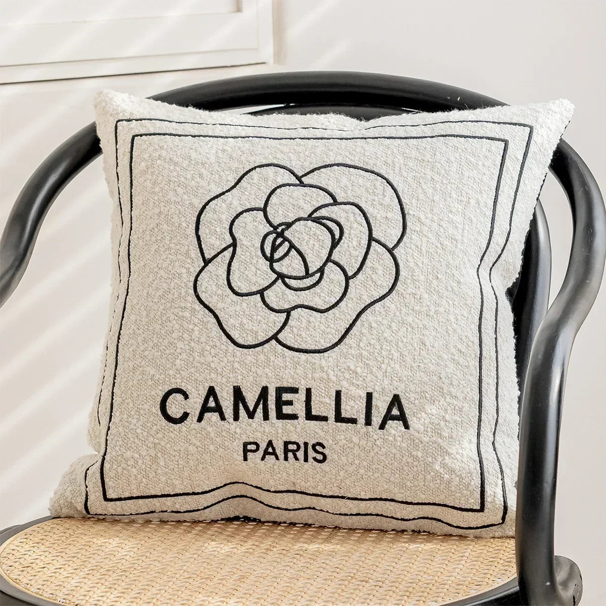 Camellia Floral Polyester/Cotton Pillow Cover – 17.72 × 17.72 in (45 × 45 cm), 1 Piece