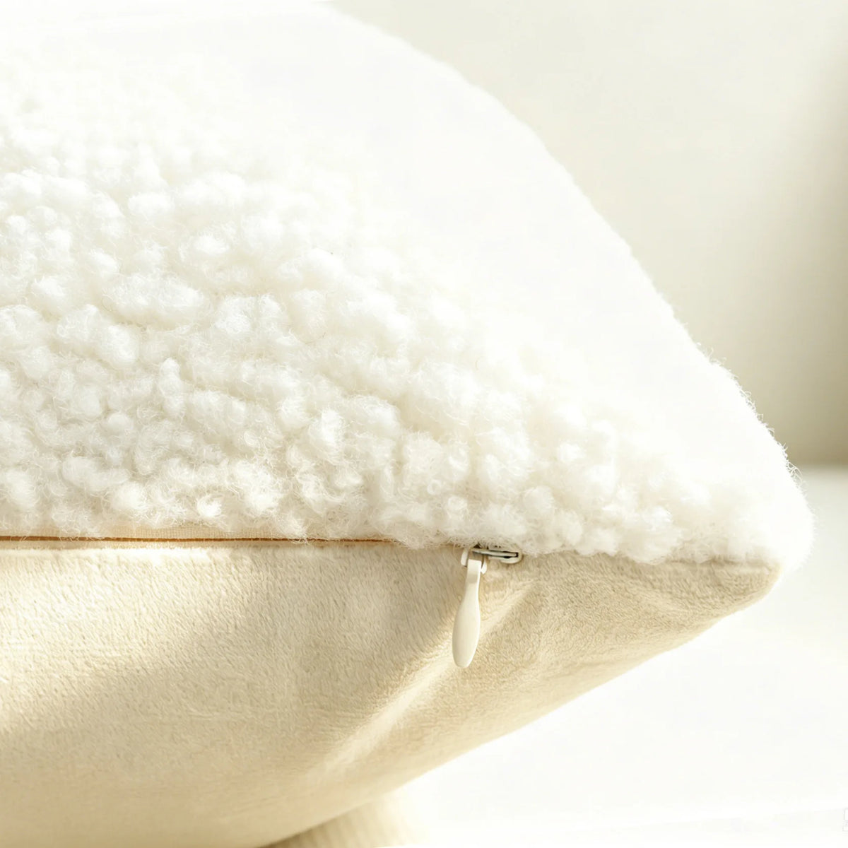 White Plush Gift-Bow Christmas Pillow Cover – Embroidered Polyester, 17.72 in, 1 Piece